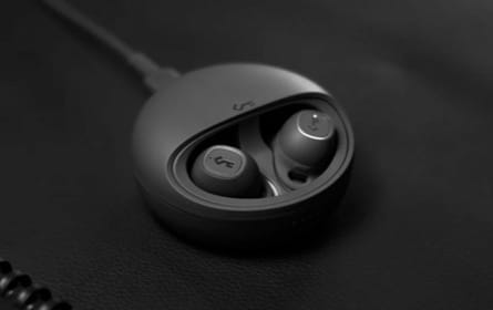 YX1 Wireless Earphones — detail two