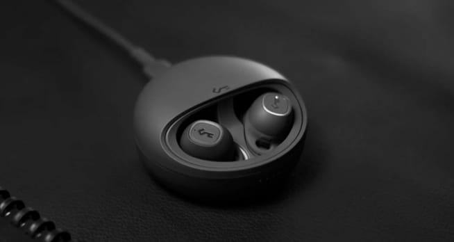 YX1 Wireless Earphones — detail two